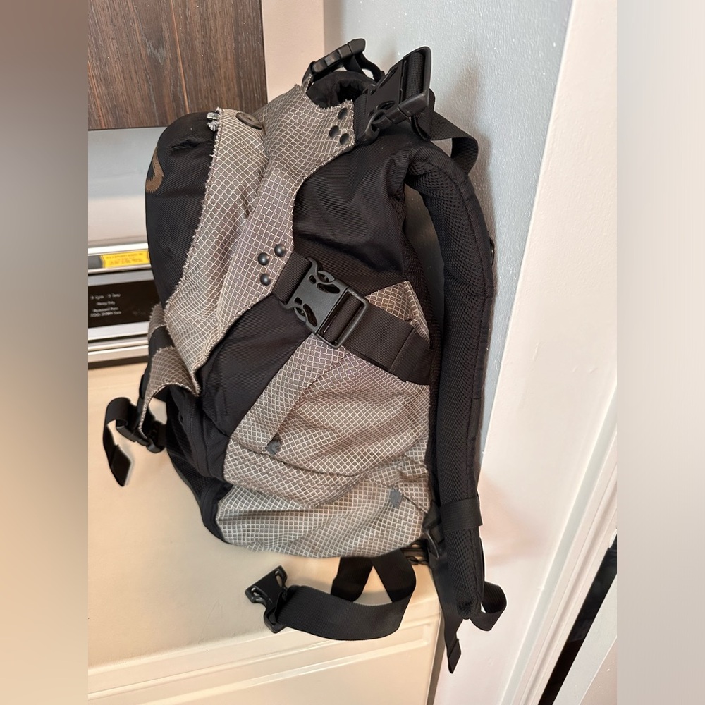 Oakley Back pack - Picture 4 of 16